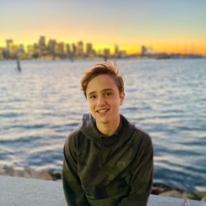 Meet your Posher, Theo